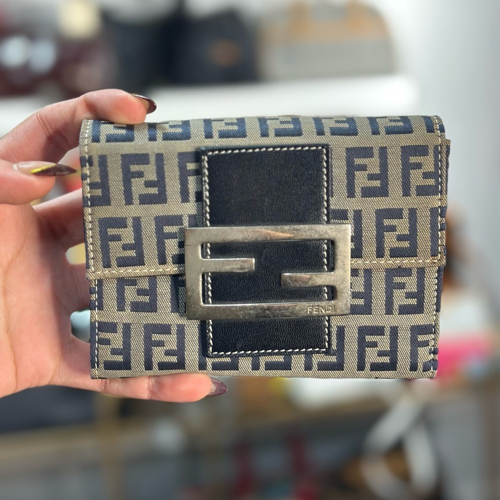 FENDI COMPACT WALLET - Picture 1 of 1